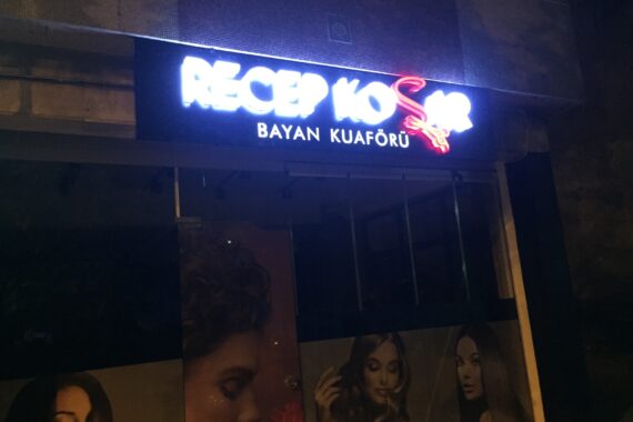 Recep Koşar Eyüp Işıklı Kuaför Tabela