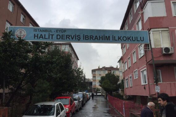 Halit Derviş İbrahim İlkokulu Eyüp MEB Tabelası
