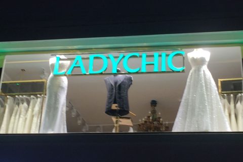Ladychic Nişantaşı Paslanmaz Gold Fileli Kutu Harf ve Neon Led Tabela